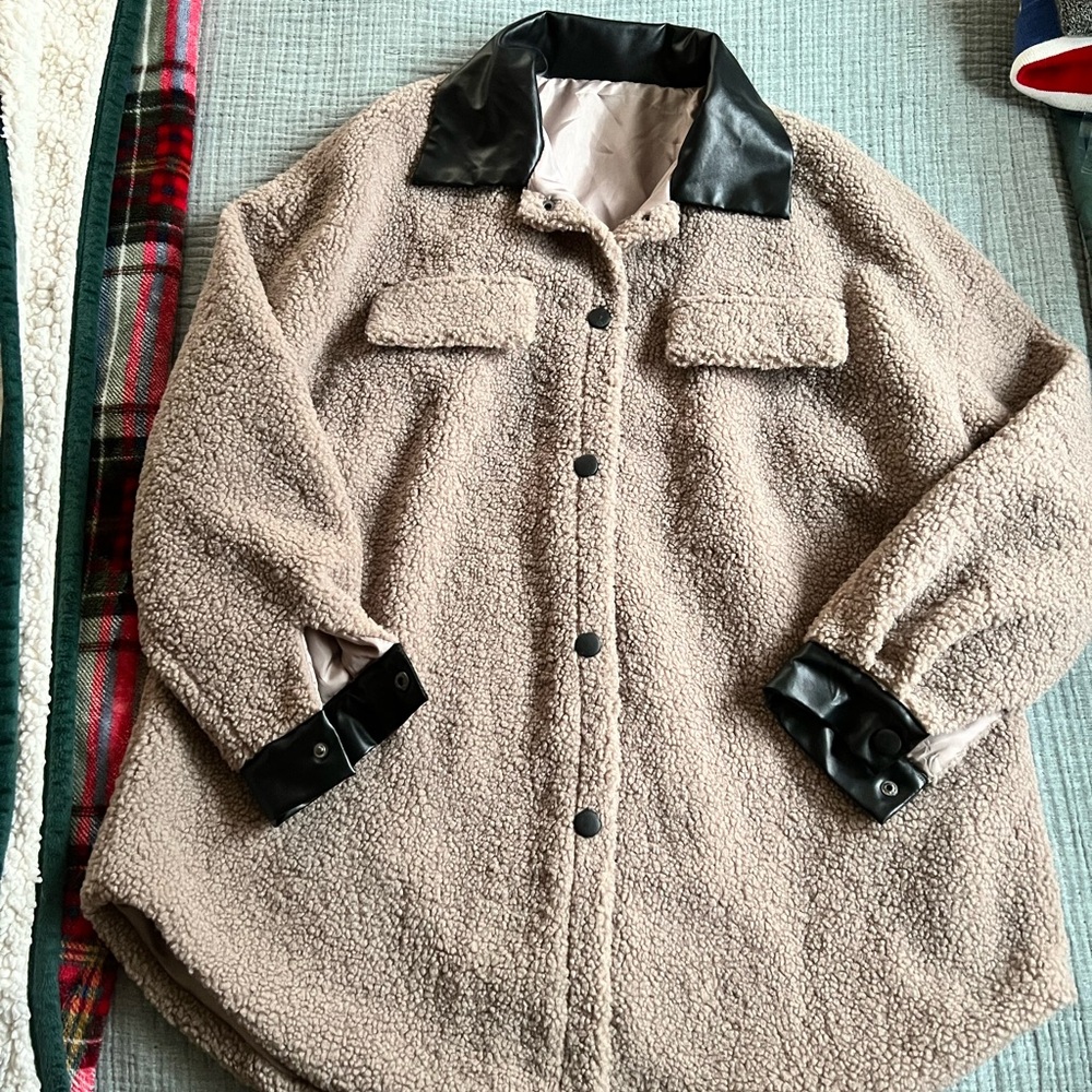 Cozy Women's Teddy Jacket with Black Details
